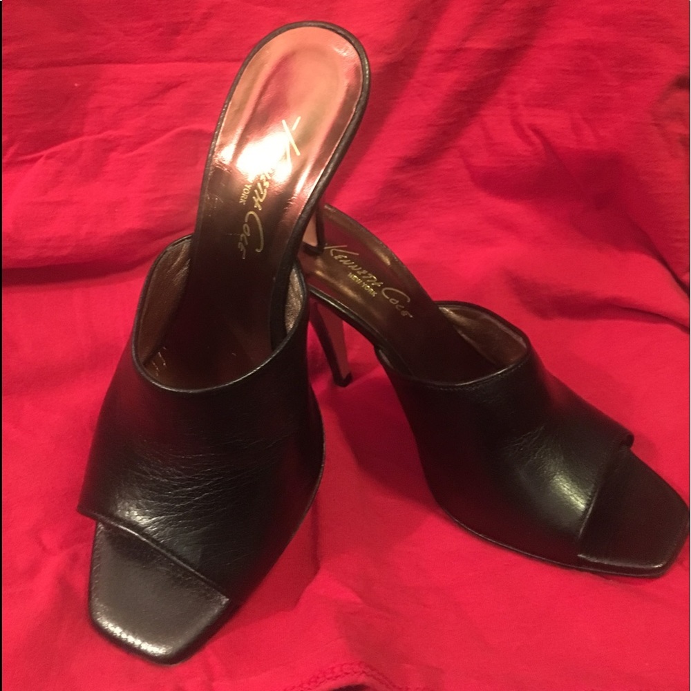 Kenneth Cole Italian leather open toe mules.